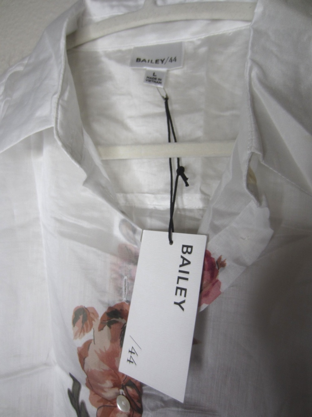 NWT Bailey 44 White Sheer Floral Long Sleeve Button Down Blouse Collar size L - Picture 3 of 4